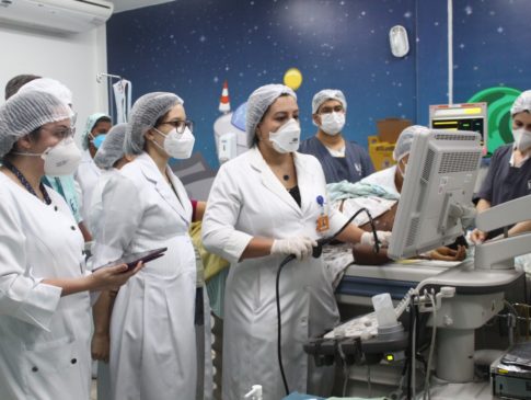 Martagão realiza o primeiro ecocardiograma transesofágico do Hospital