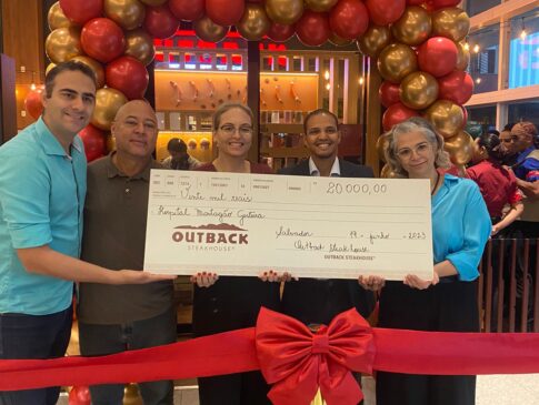 Nova loja do Outback do Salvador Shopping doa R$ 20 mil em cartões para arrecadar fundos para o Martagão