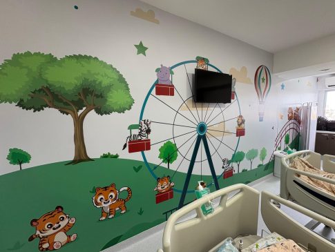 Com recurso de destinação de IR, Martagão inaugura reforma de leitos do projeto “Quarto mágico”