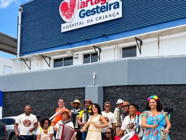 Martagão Gesteira abre mês das crianças com música e forró nos corredores do hospital